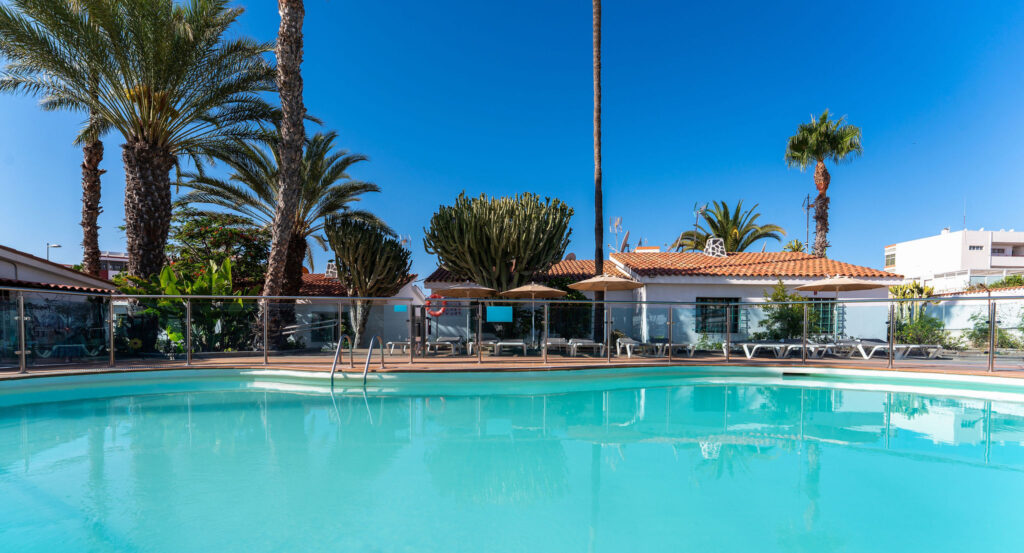 Exterior del Complejo Romandie Saratur, alojamiento recomendado en nuestra guía de Gran Canaria.