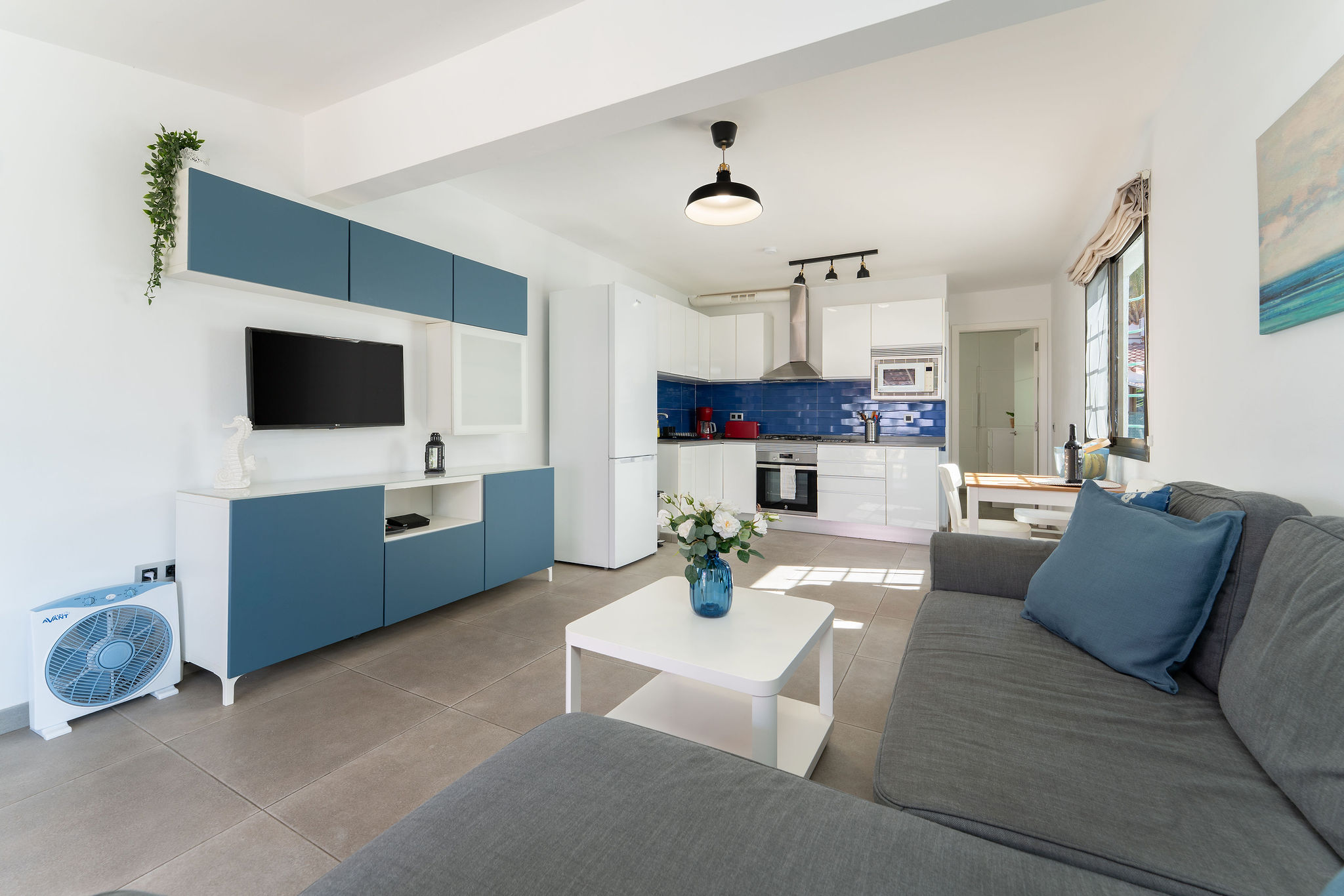 Salón amplio y luminoso - Alojamientos Romandie Saratur